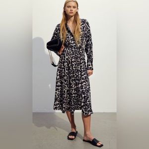 H&M print dress midi size M NWT ps: missing belt